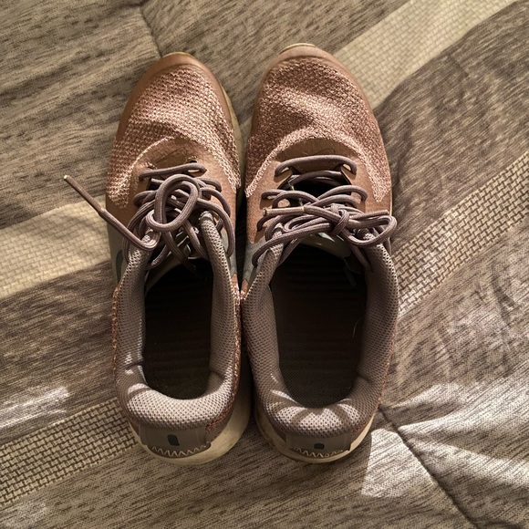 Used size 9 Nikes - Picture 5 of 5